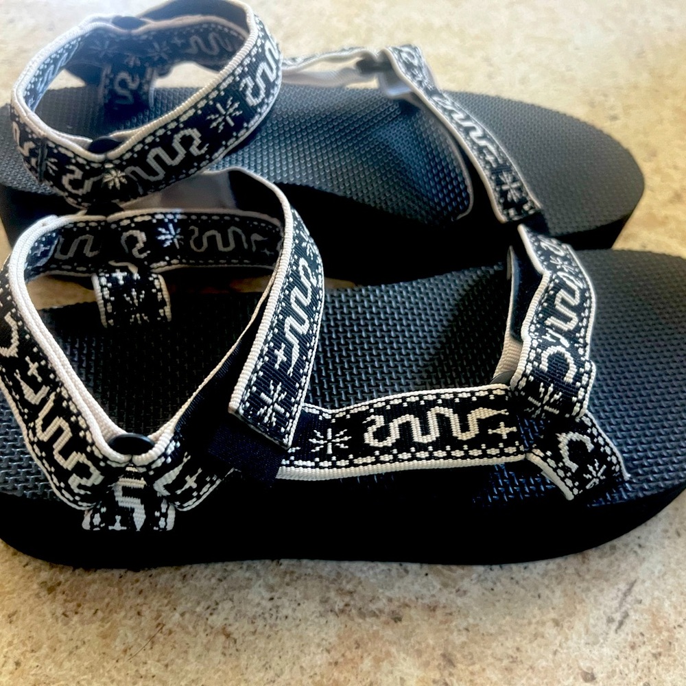 Teva Black and White Sporty Platform Sandals/Never worn